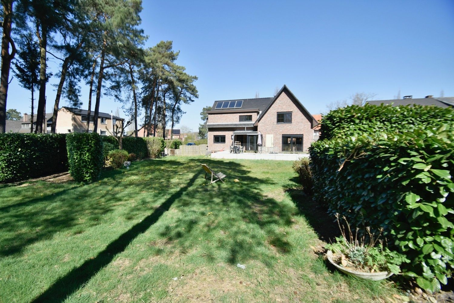 Smaakvol gerenoveerde gezinswoning met 3 à 6 slaapkamers, tevens geschikt voor een vrij beroep, gelegen nabij bosrijk gebied en de Mechelse Heide foto 2