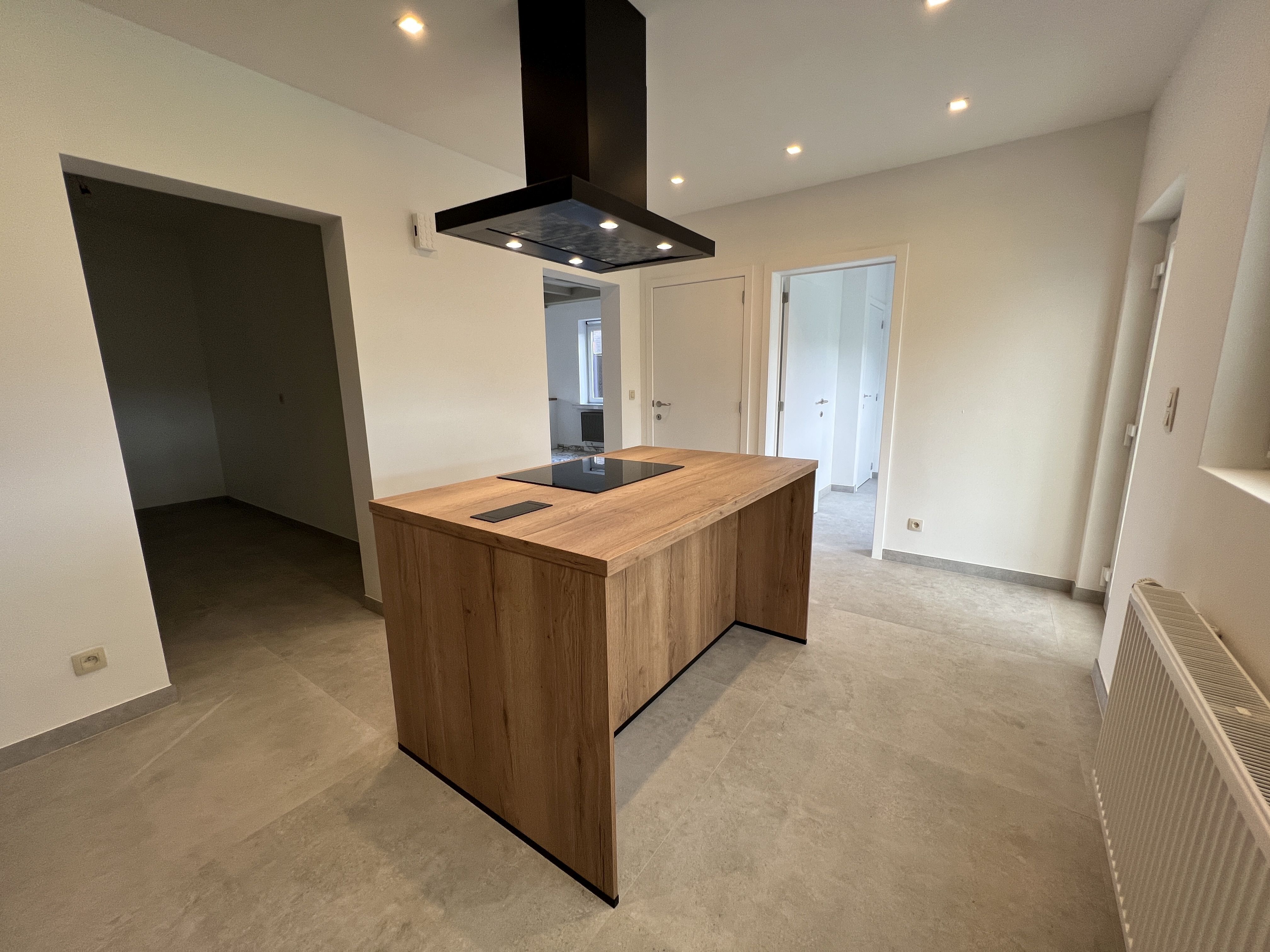 Volledig gerenoveerde energiezuinige driegevelwoning met 4 slaapkamers en tuin. foto 6