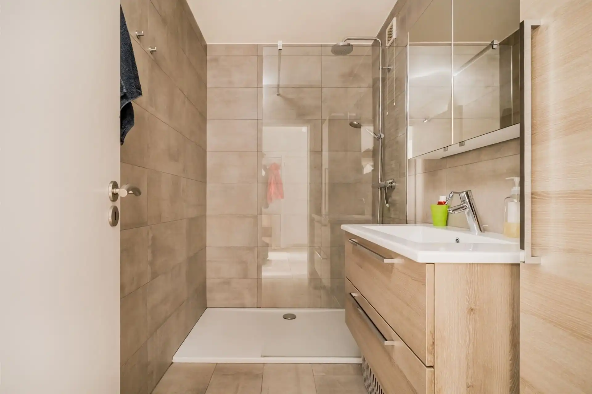 Instapklaar 2-slpk app met terras en garage (+€ 25.000) foto 10