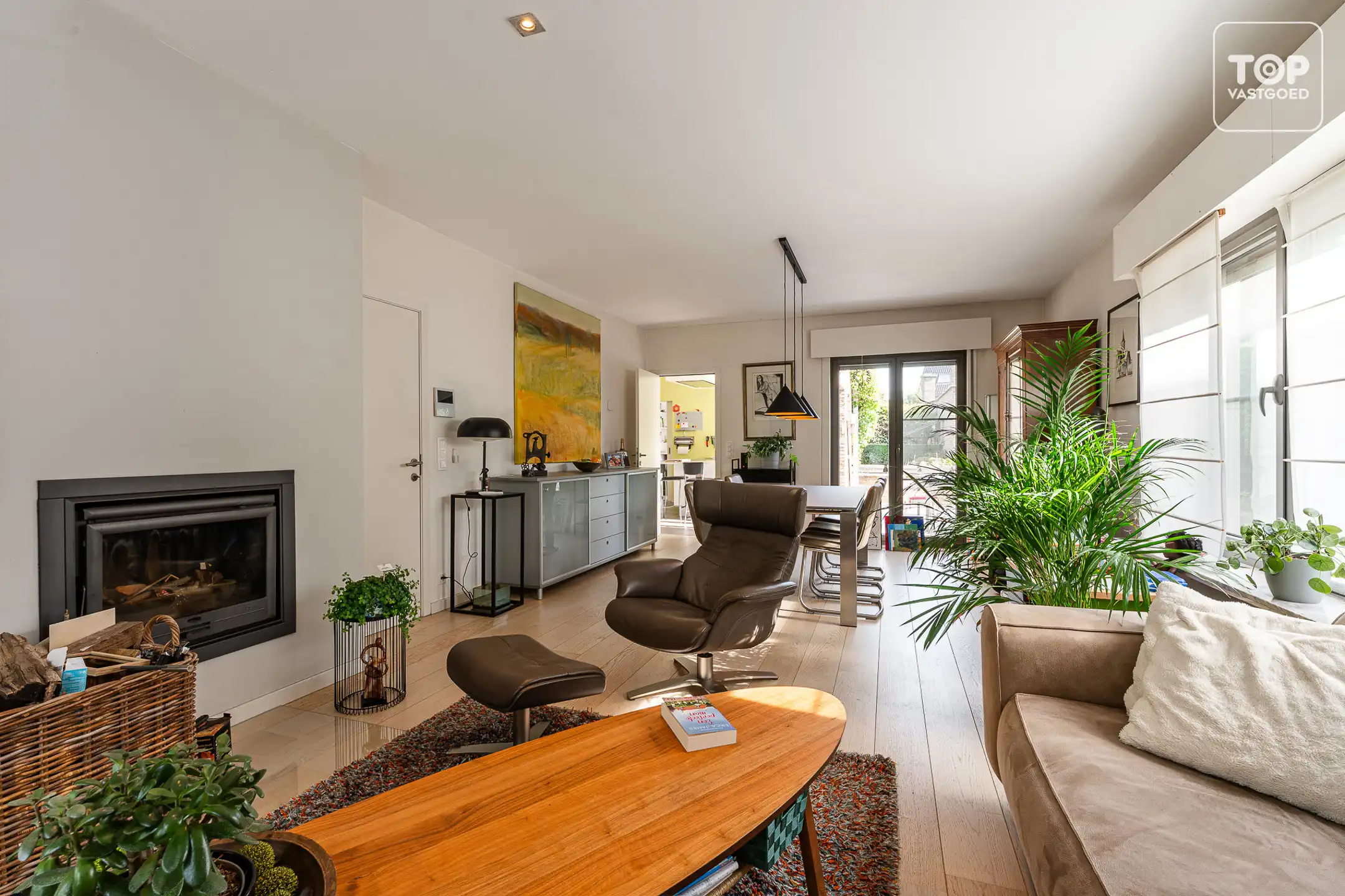 Instapklare halfopen woning met 4 slaapkamers, garage en mooie tuin foto 5