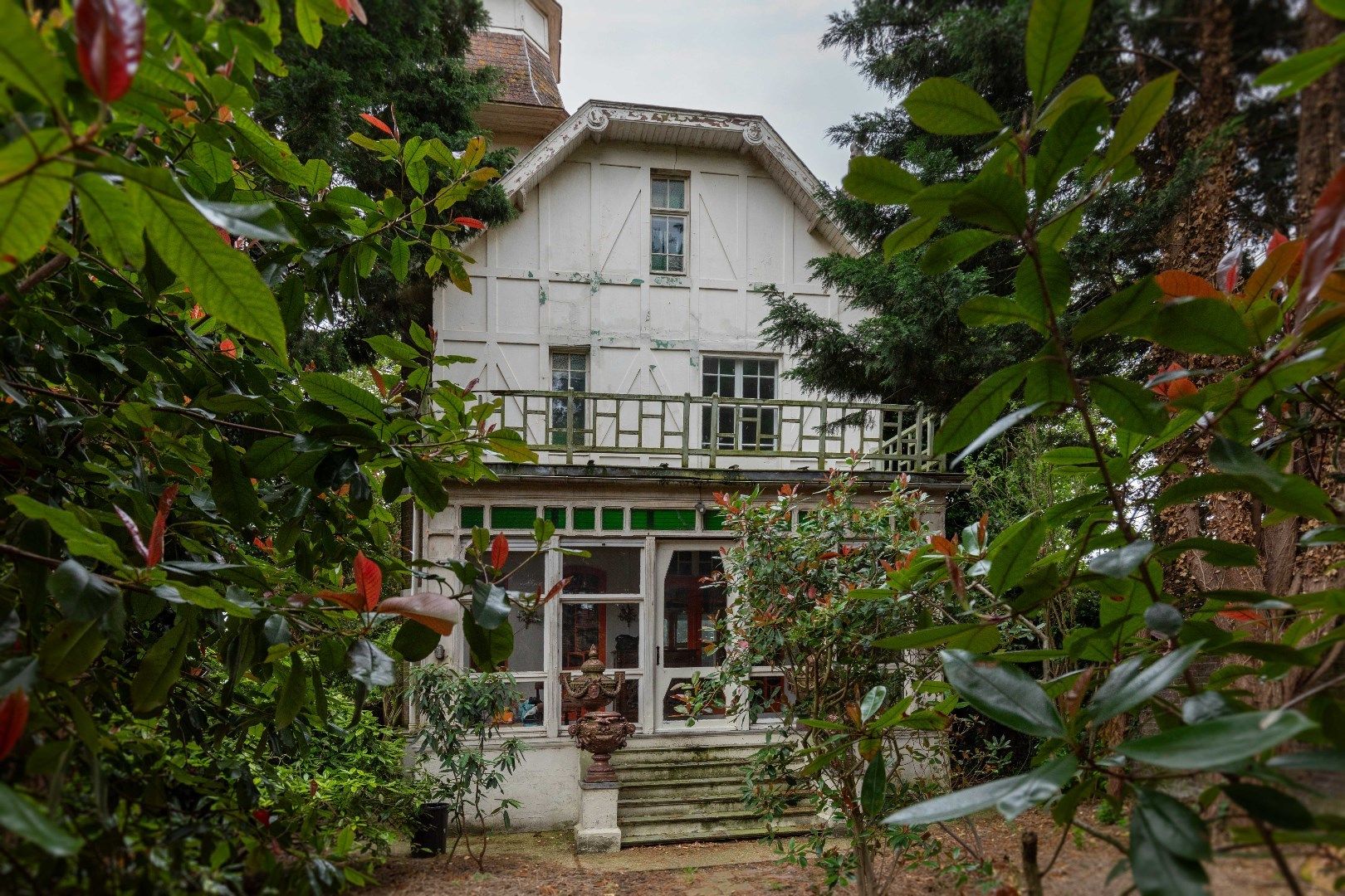 Klassevolle, open bebouwing in cottage stijl met grote tuin in het hartje van Oudenburg. foto 1