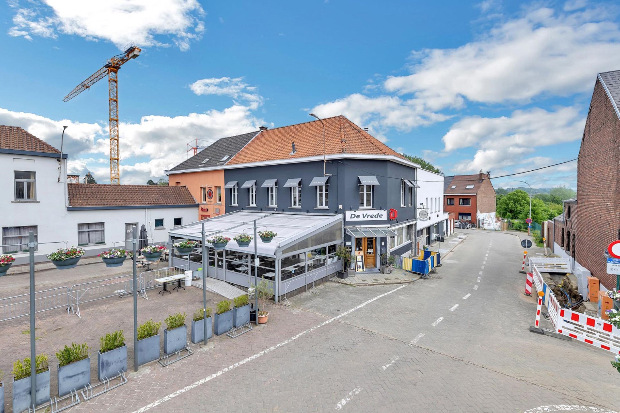 Prachtig horecapand met café, feestzaal en ruim appartement foto 1