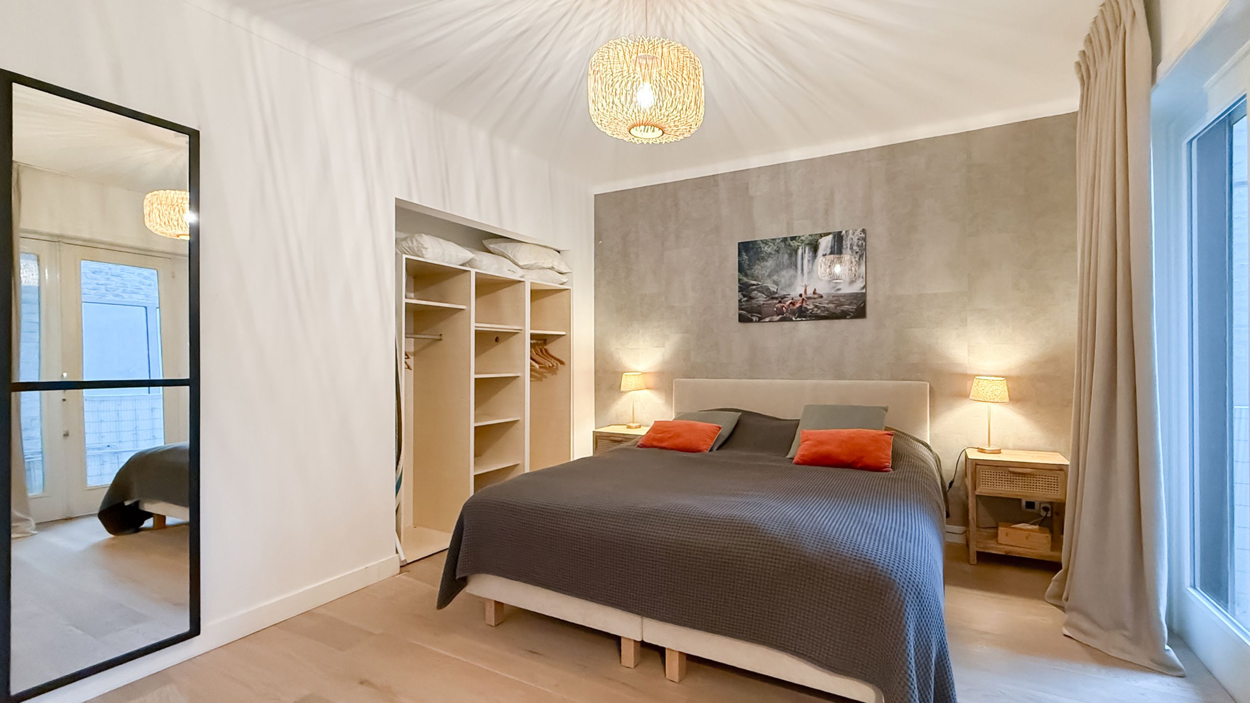 Zonnig appartement met open uitzicht op de Heilig Hartkerk foto 16