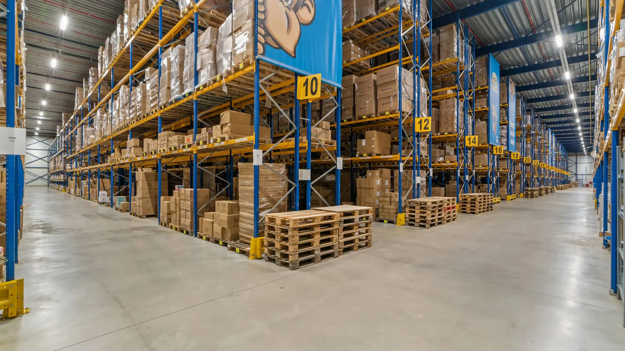 Volledig uitgerust distributiecentrum in nieuwbouwstaat foto 27