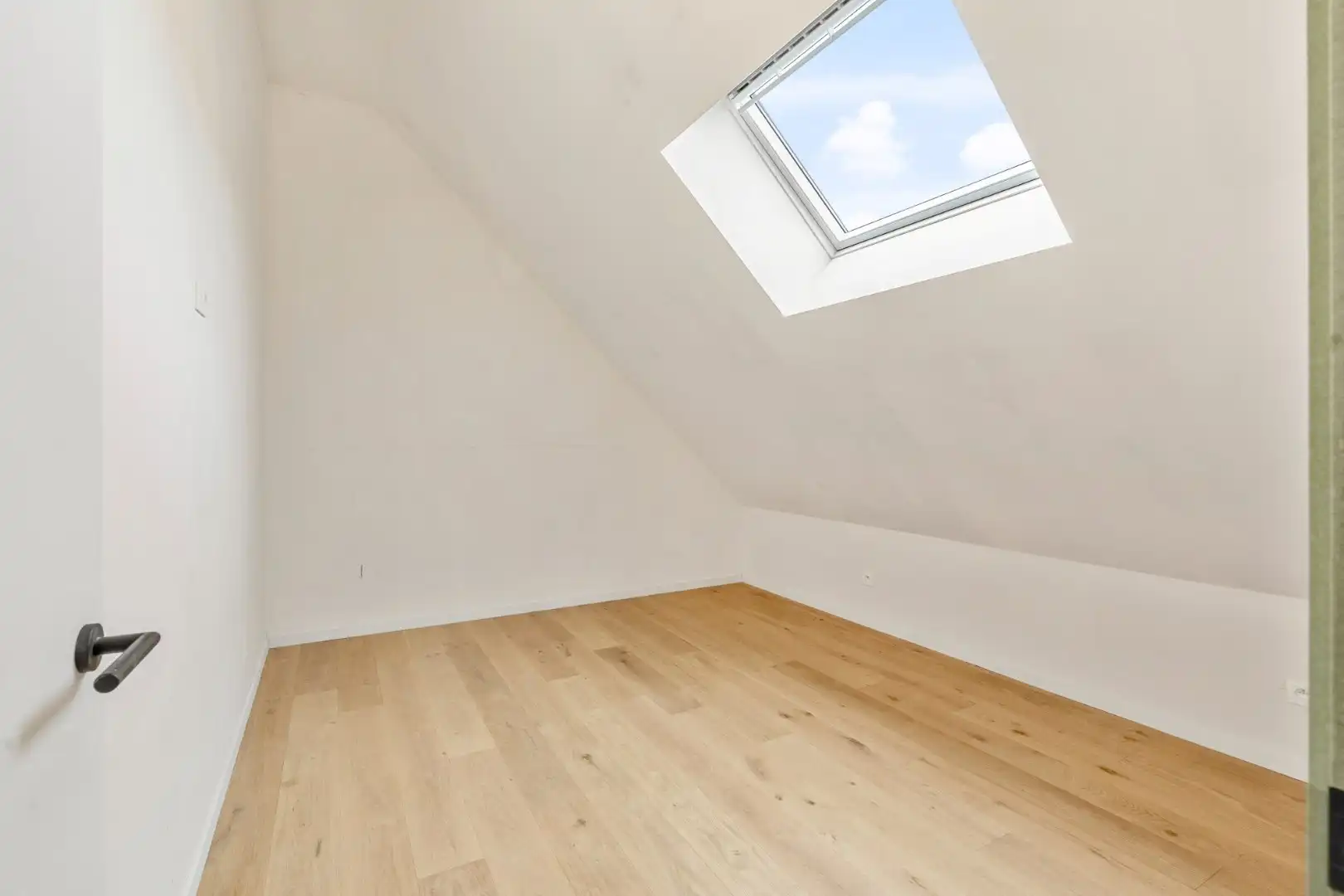 Exclusieve, volledig afgewerkte halfvrijstaande woning na transformatie van bestaande hoeve naar 2 BEN-woningen!  foto 25