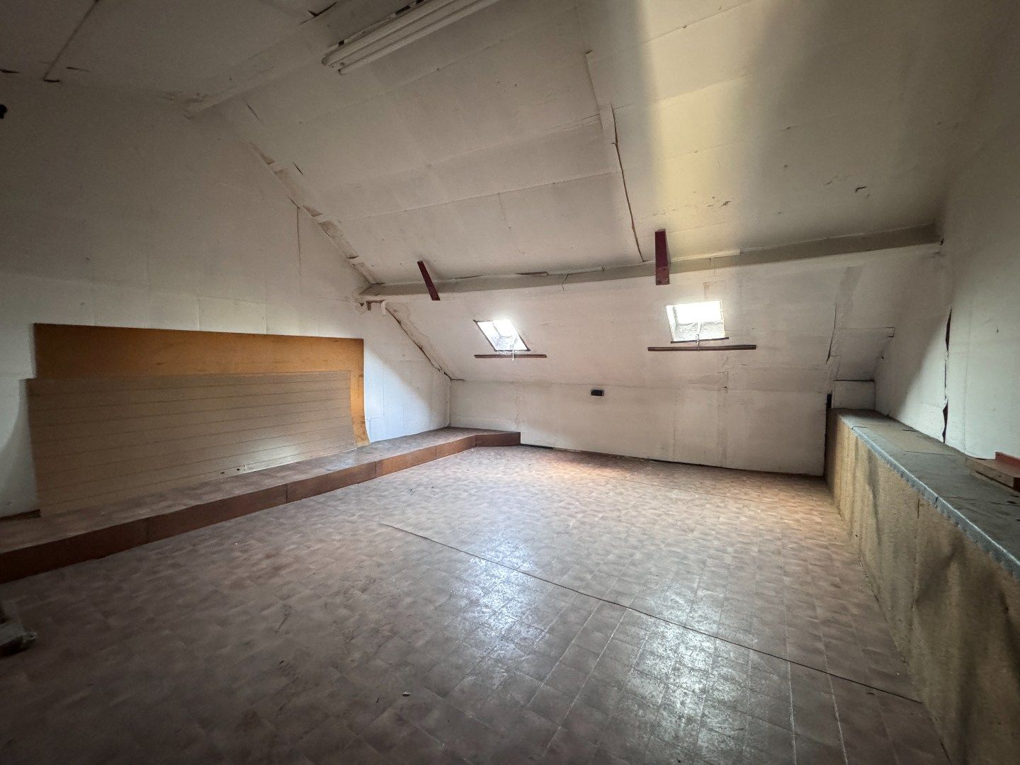 Zeer ruime te renoveren rijwoning met 4 bouwlagen.  foto 16