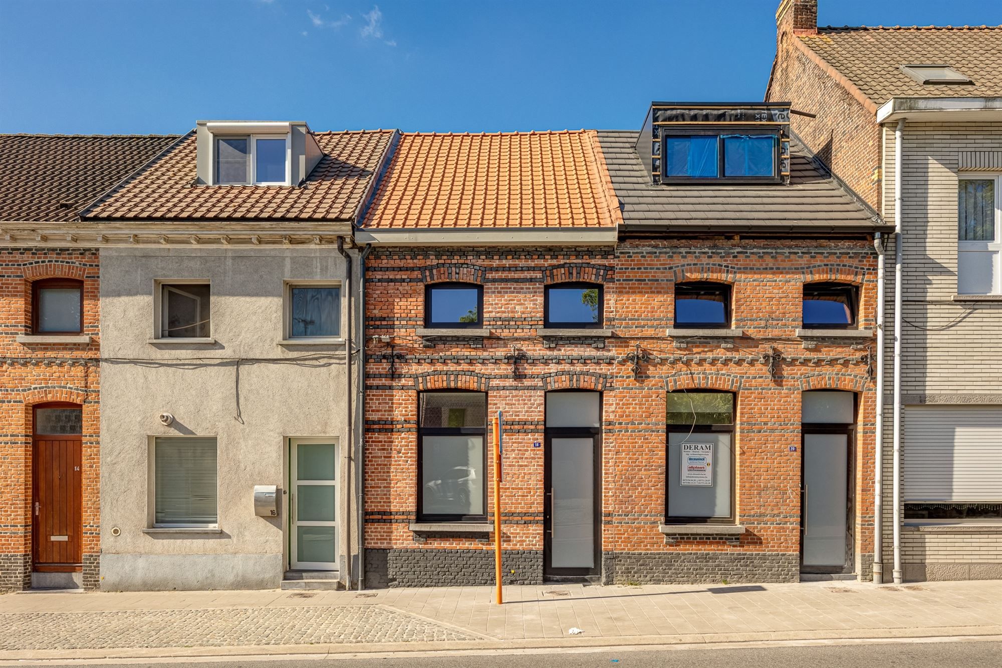 Totaal gerenoveerd huis met tuin en drie slaapkamers foto 18