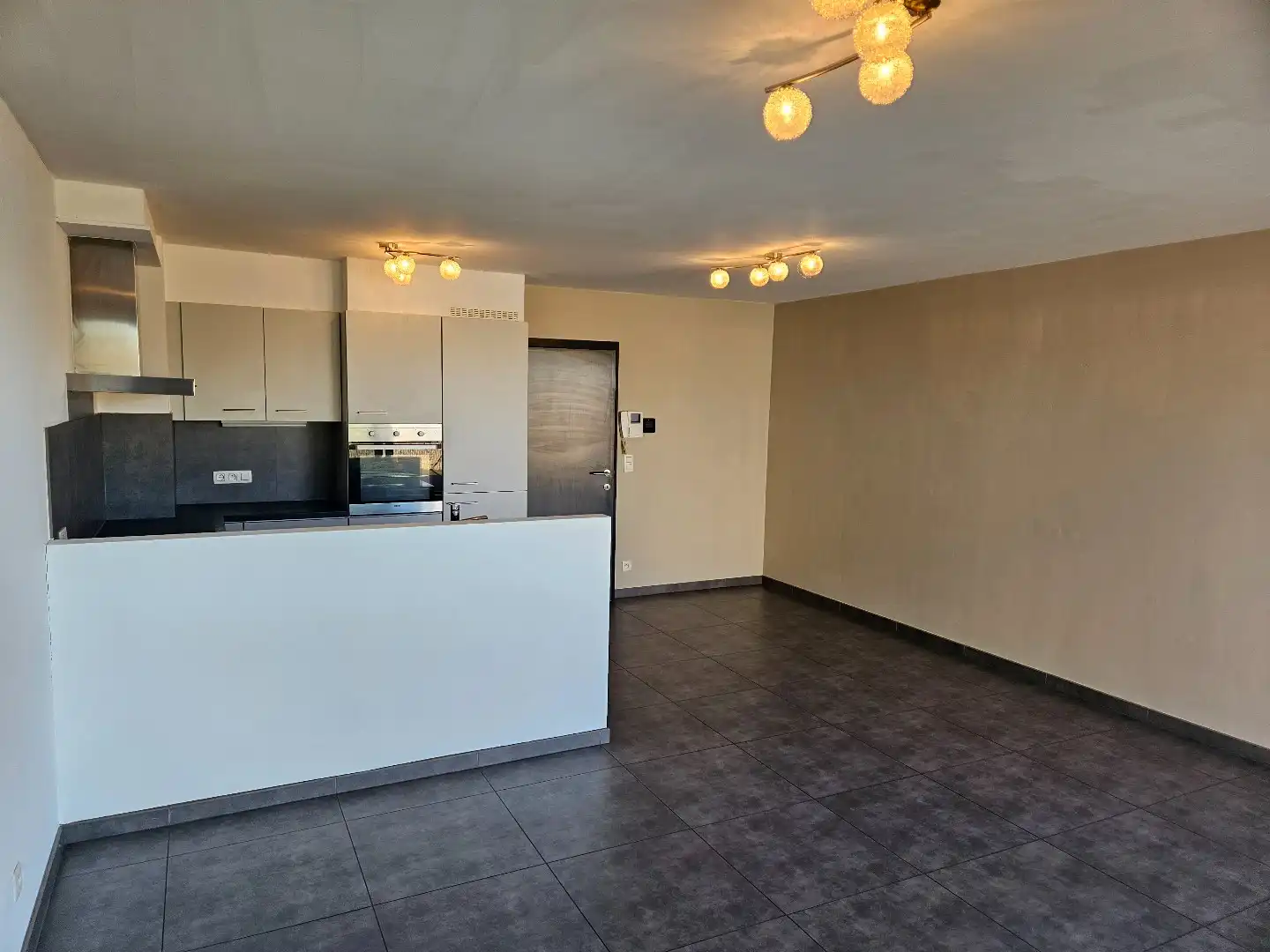 Gezellig appartement met 2 slk en groot terras foto 5