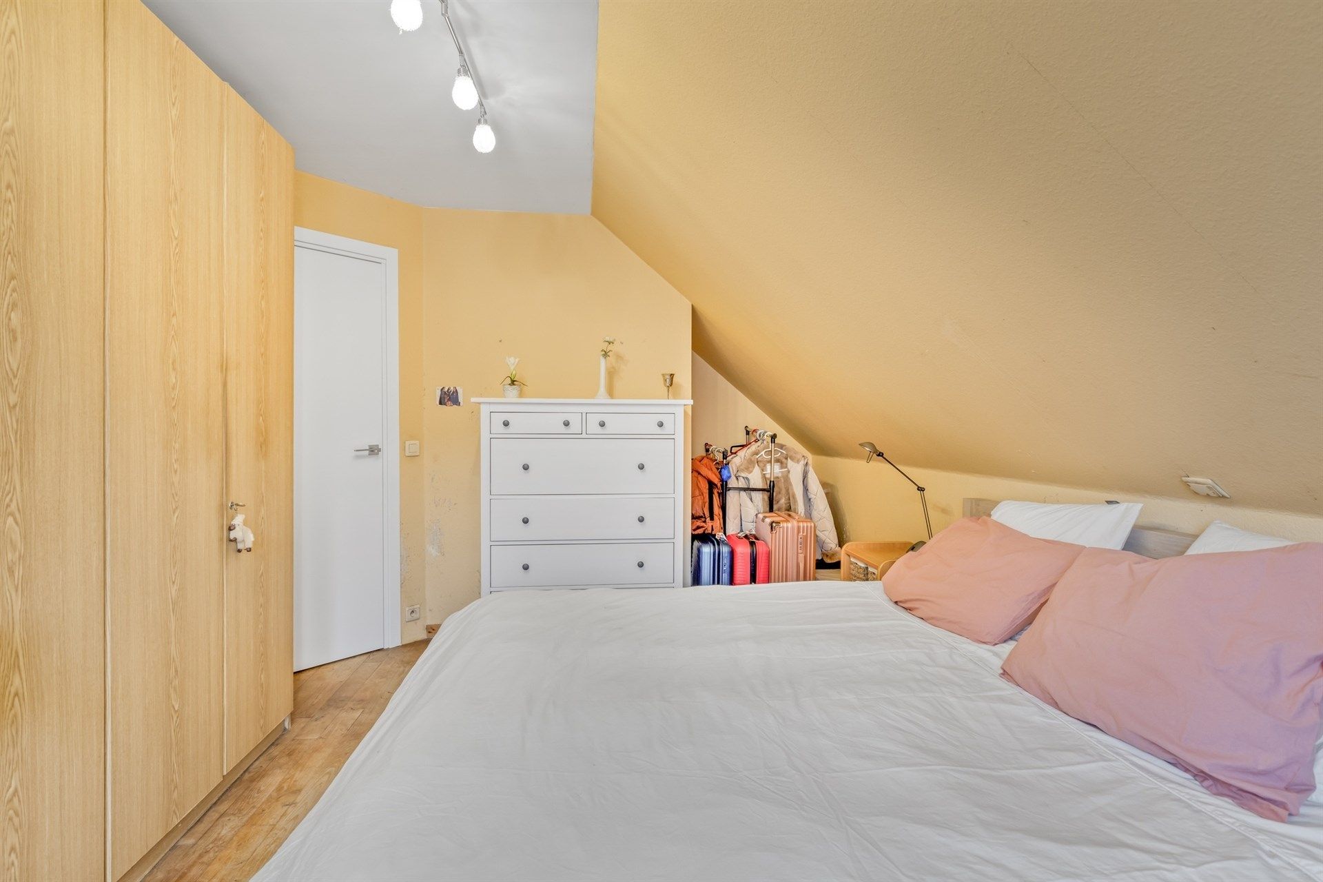 Woning met 4 slaapkamers in een rustige woonwijk foto 9