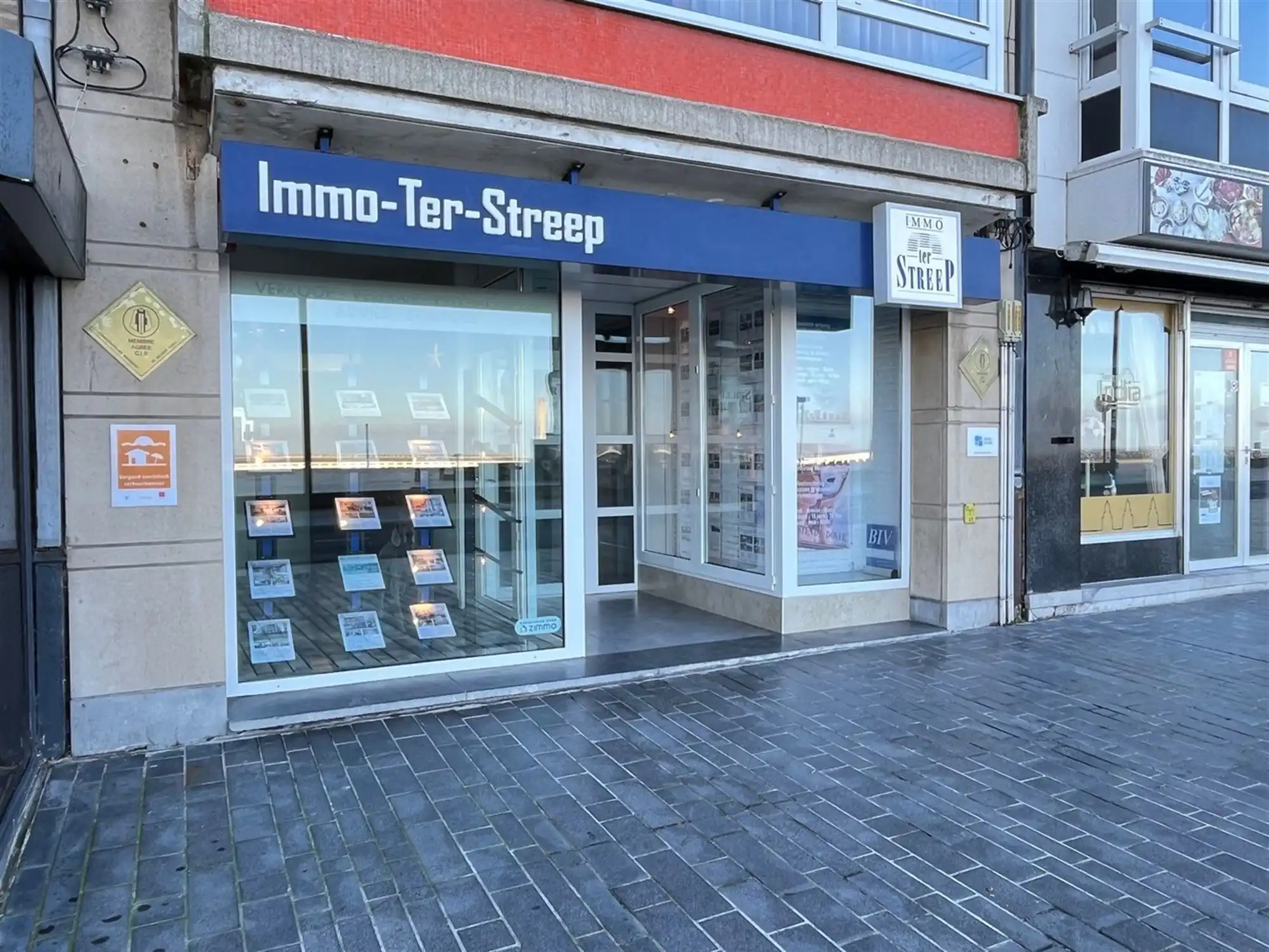 Handelsgelijkvloers te koop foto {{pictureIndex}}