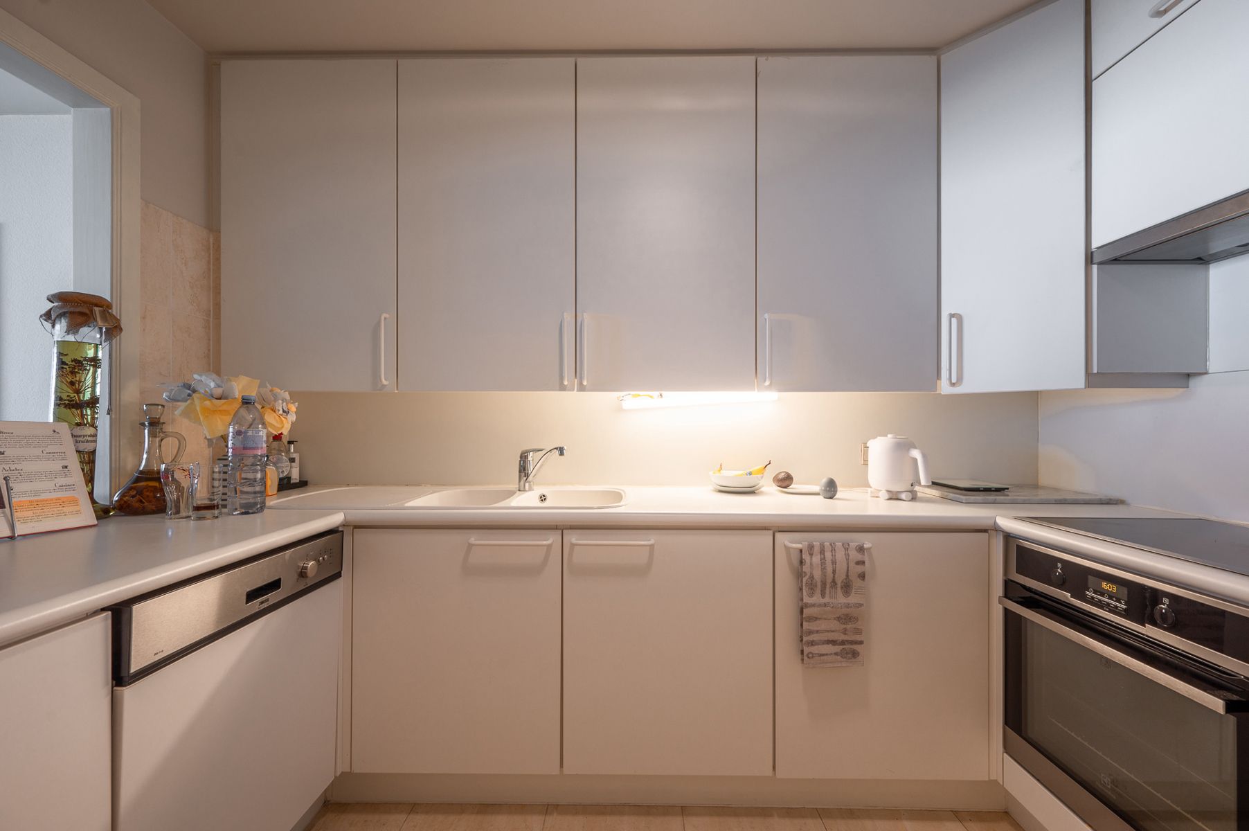 Ruim tweeslaapkamer appartement met prachtig frontaal zeezicht!  foto 5