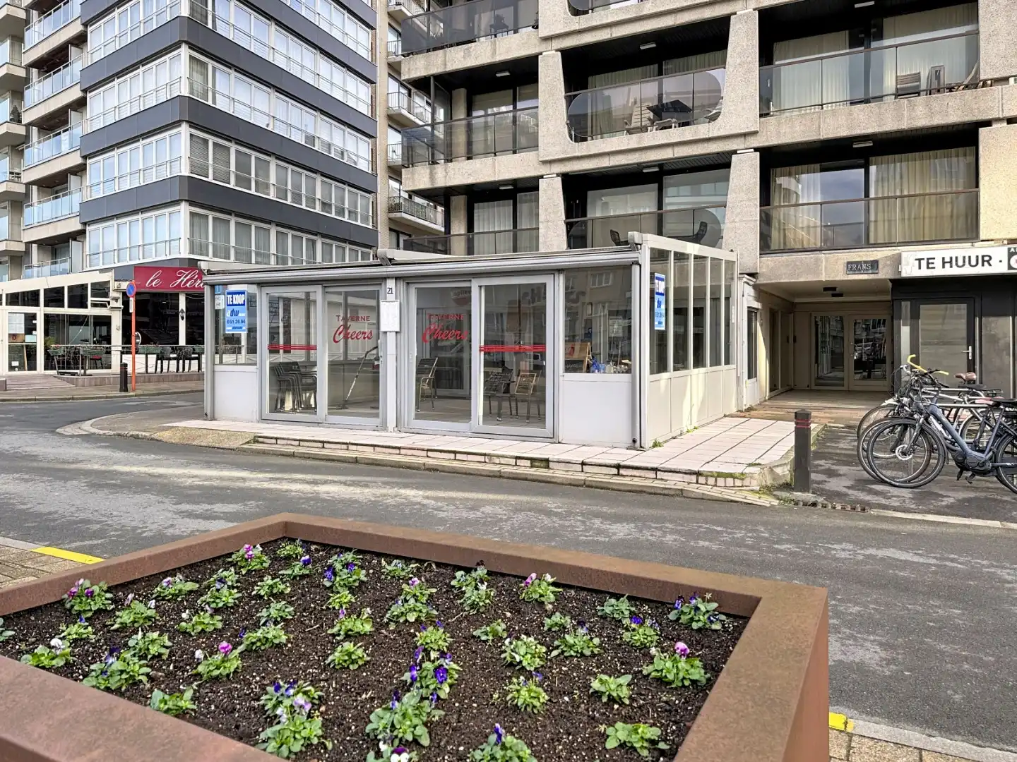 Uiterst gunstig gelegen horecazaak/handelspand foto 2