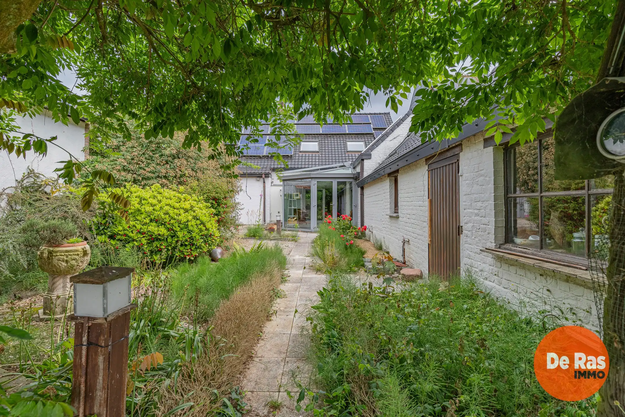 BOTTELARE – Ruime woning met tuin, dubbele garage en 5 slpks foto 2