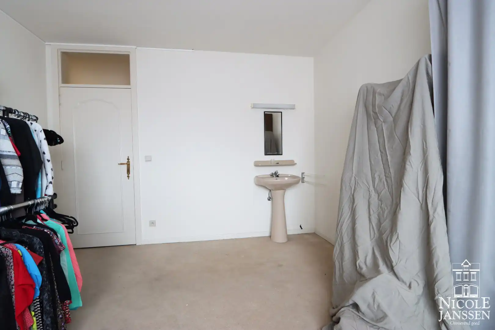 Ruim en instapklaar appartement met terras vlakbij het centrum foto 15