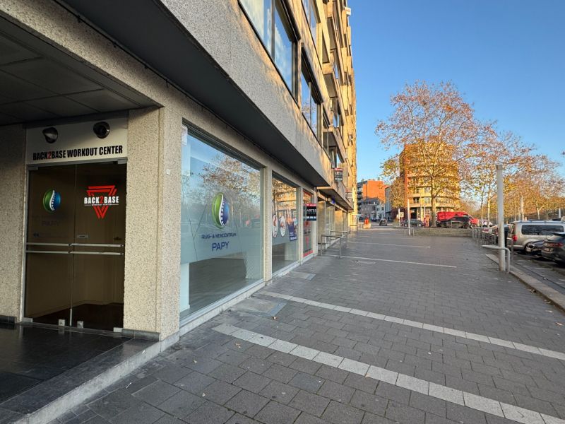 Handelspand tegenover Shopping1 foto 18