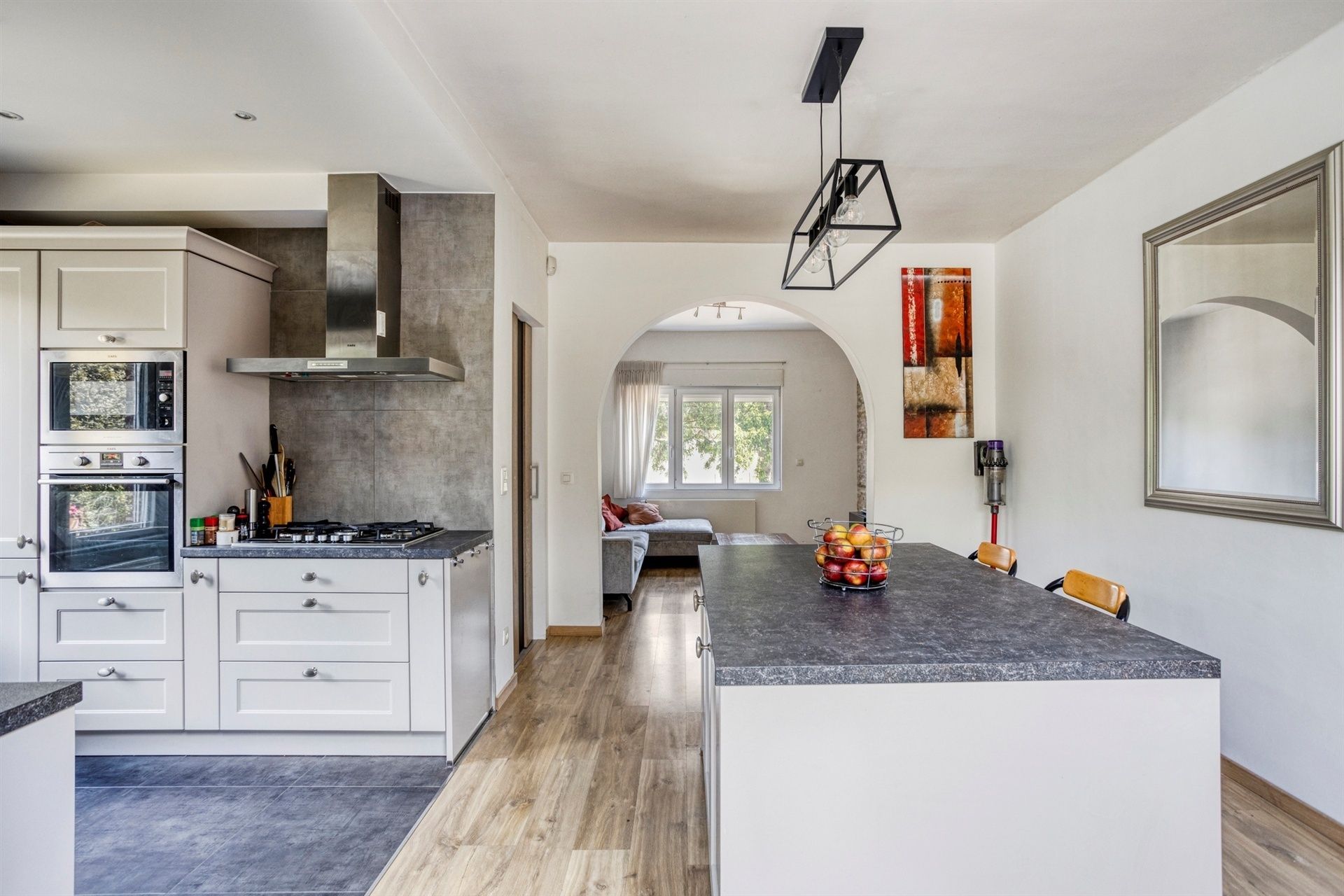 Gerenoveerde woning met 3 kamers en ZW-gerichte tuin foto 7