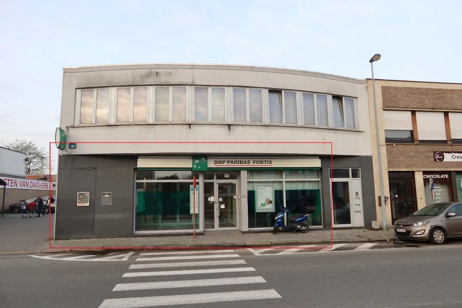 Uiterst ruim en uitstekend gelegen handelspand foto {{pictureIndex}}