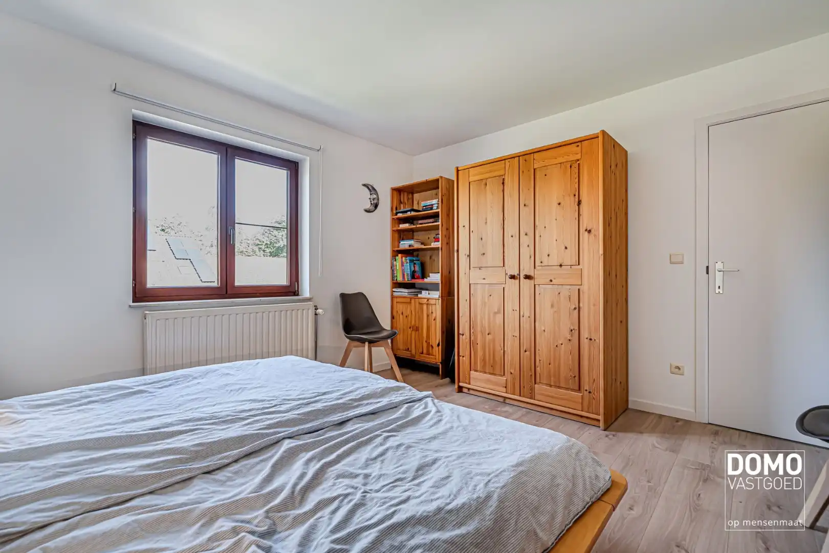 ZUIDWESTELIJK GEORIËNTEERDE DOORZONWONING MET LICHTRIJKE AANBOUW, GEZELLIGE TUIN EN RUIME GARAGE TE KURINGEN (HASSELT)  foto 15
