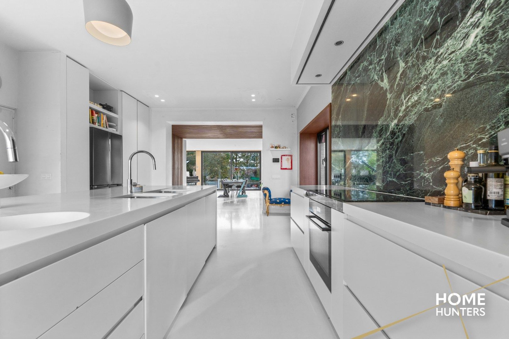 Riante villa in Zonnebeke op 8.374 m² met praktijkruimte, zwembad en volledige kelder foto 12