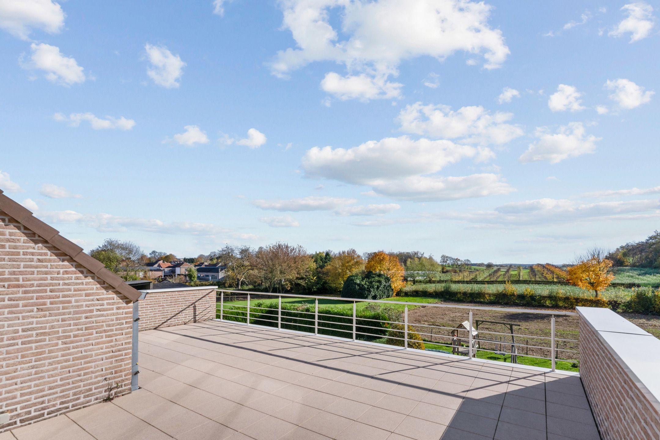 Duplex appartement met garage te Heukelom foto 2