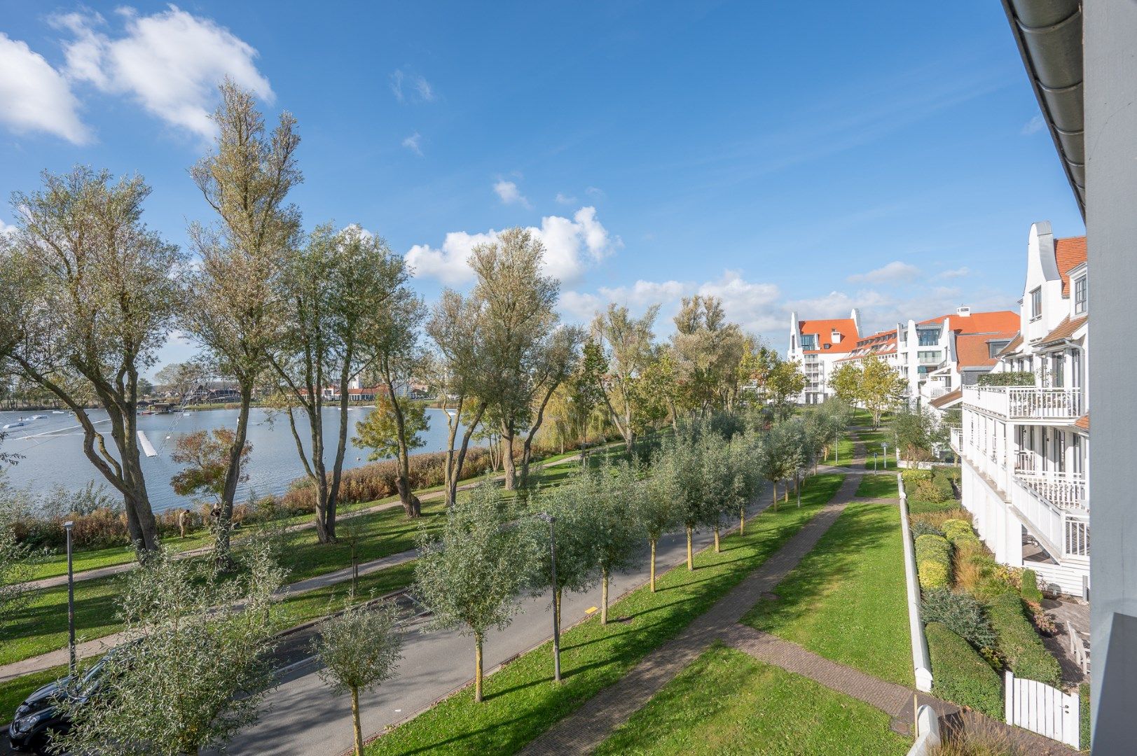 Exclusief: 1e lijn appartement met zuid-west georiënteerde terrassen en frontaal zicht op het meer te Duinenwater foto 14