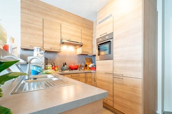 TOPLOCATIE | INSTAPKLAAR APPARTEMENT (BJ 2005) MET 2 SLPKS foto 2
