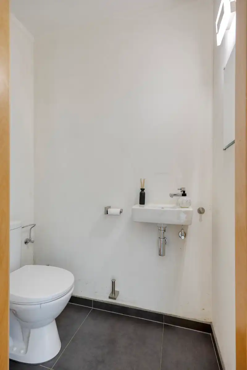Instapklare HOB met 5 kamers + bureau, en aangename tuin! foto 15