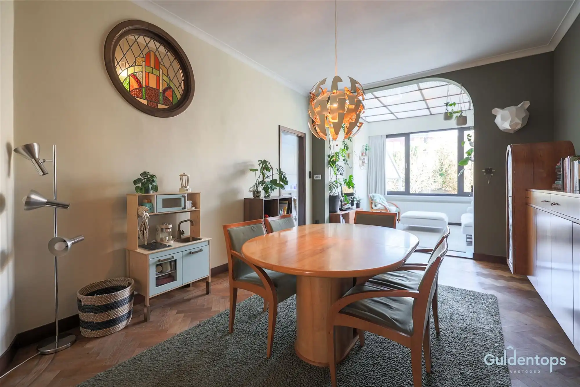 Knappe goed gelegen architectenwoning met mooie tuin foto 7