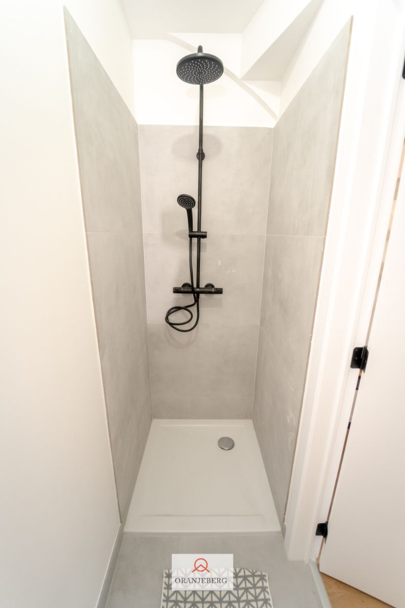 Gerenoveerde lichtrijke duplex studentenstudio foto 19