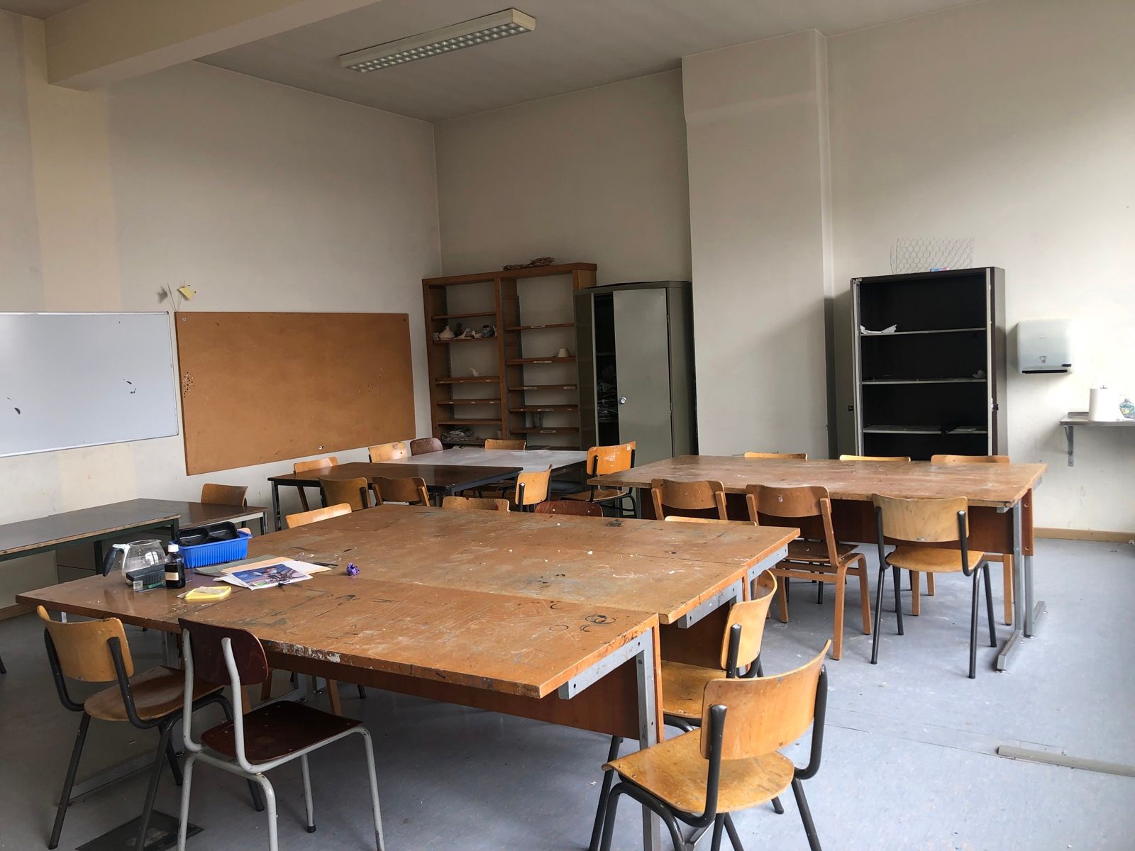 Multifunctioneel kantoorgebouw met parking foto 12