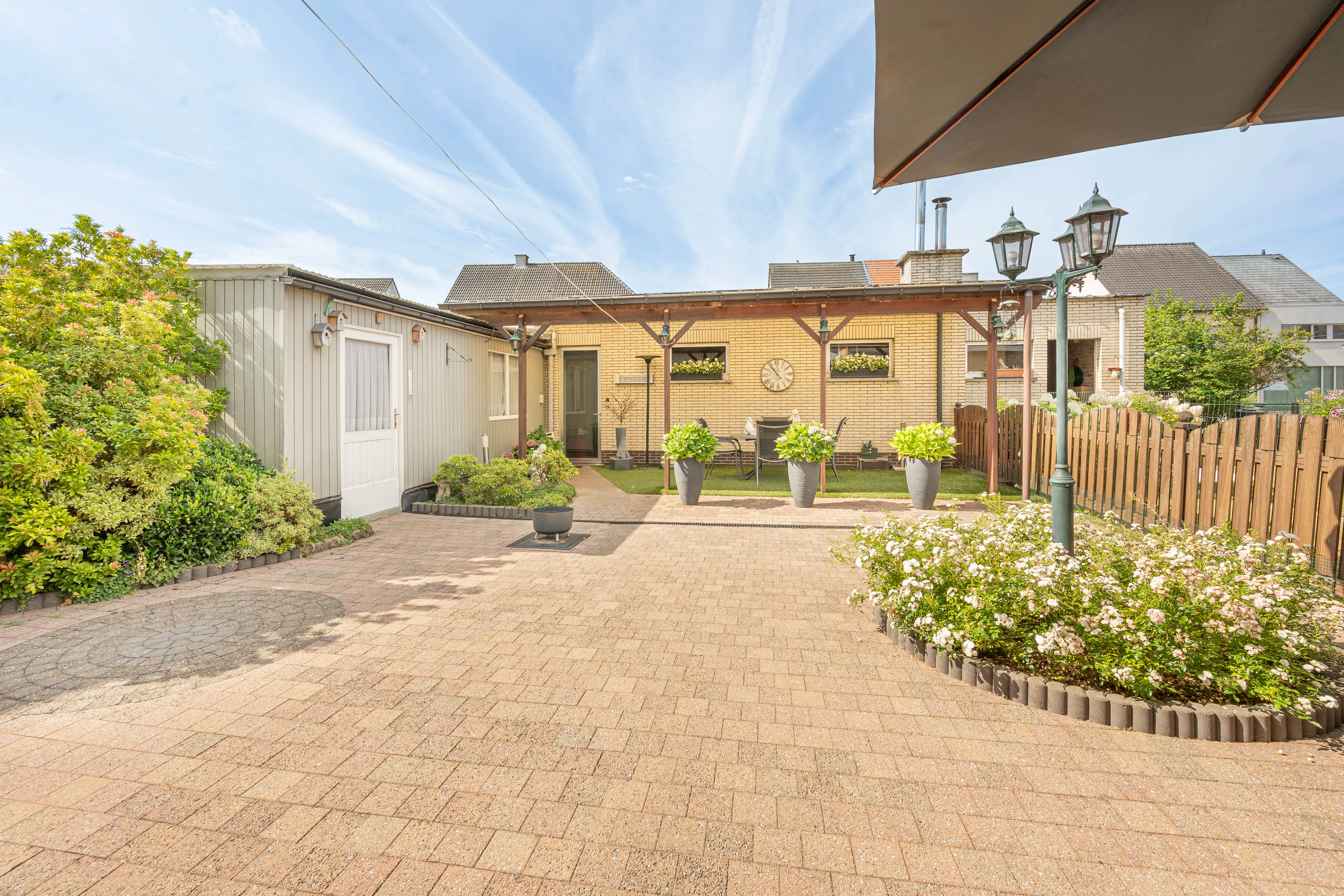 Kwalitatieve woning met 3 autostaanplaatsen in de garage! foto 12