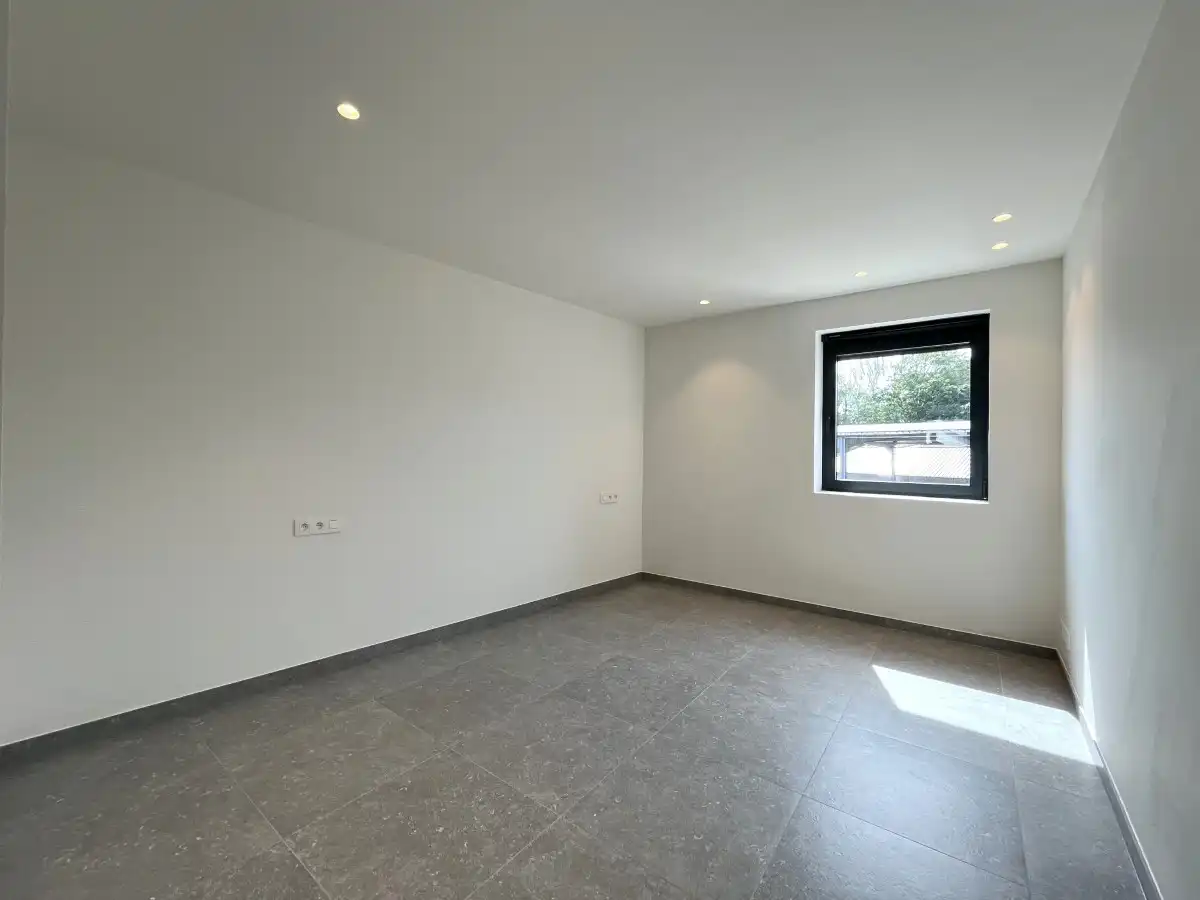 Dadizele - Ruime duplex met terras, tuin en staanplaats in het centrum foto 8