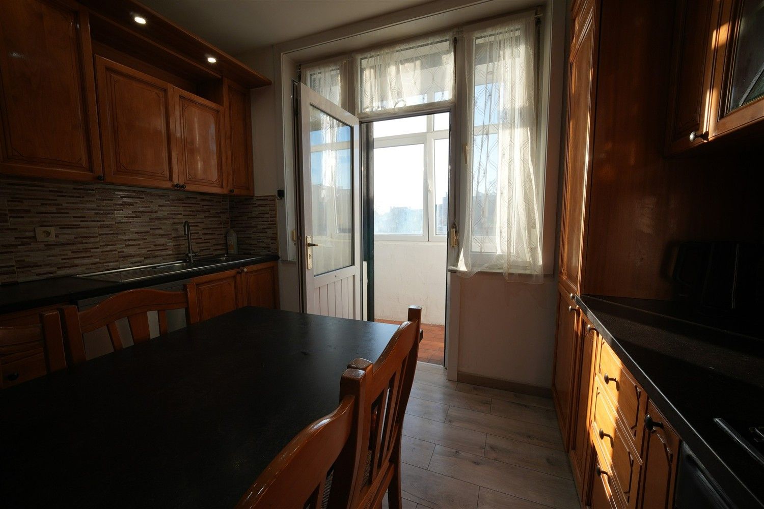 Instapklaar appartement met terras in Jette foto 12