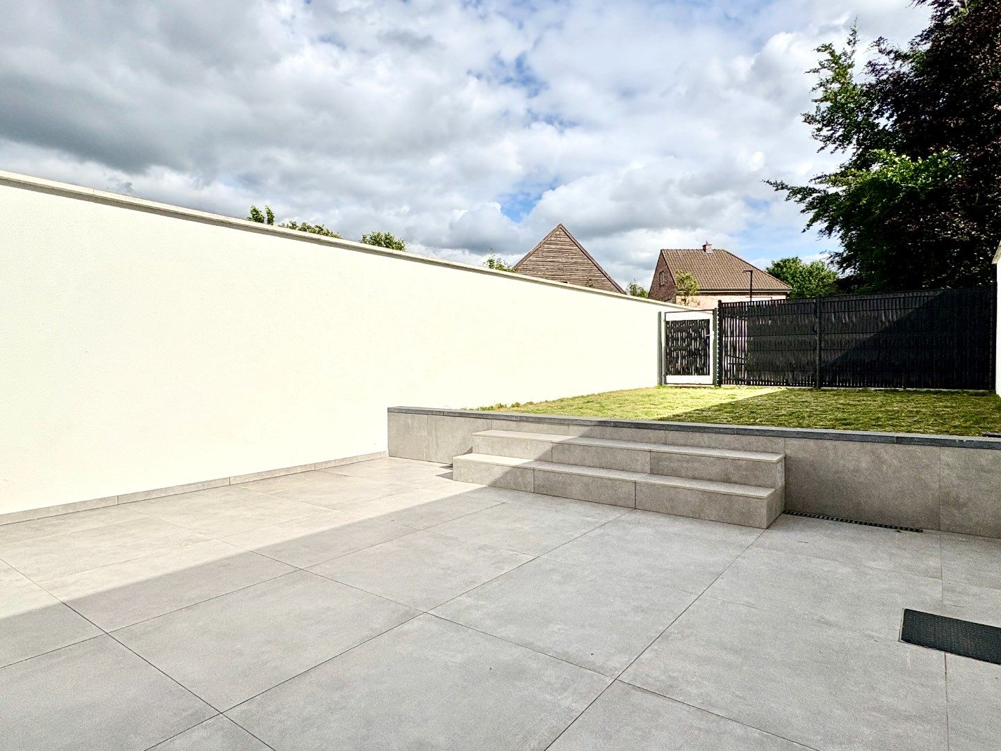 Compleet gerenoveerde woning met uitweg, 2 badks, ¾ slks en tuin. foto 5