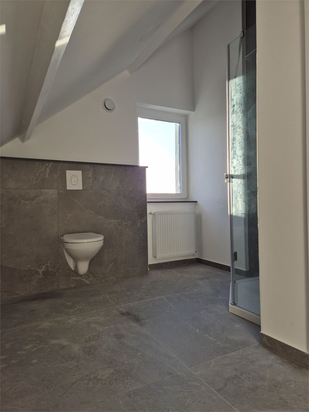 Leuke gerenoveerde woning met 4 slaapkamers en tuin foto 23