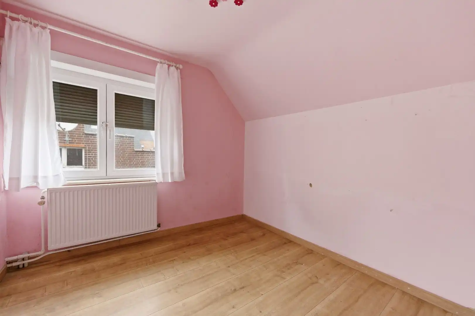 Op te frissen open bebouwing met veel ruimte en potentieel foto 12