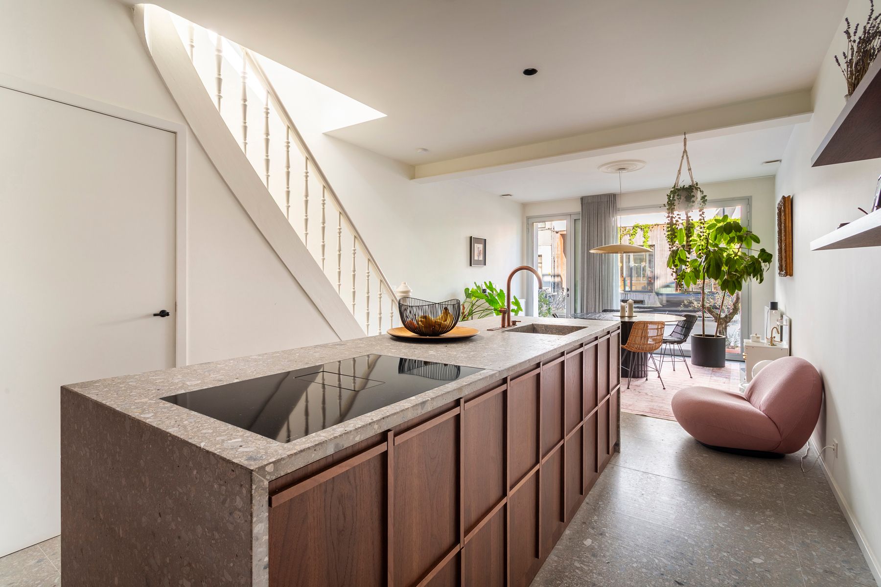 Hippe stadswoning aan de Troonplaats met buitenruimte foto {{pictureIndex}}