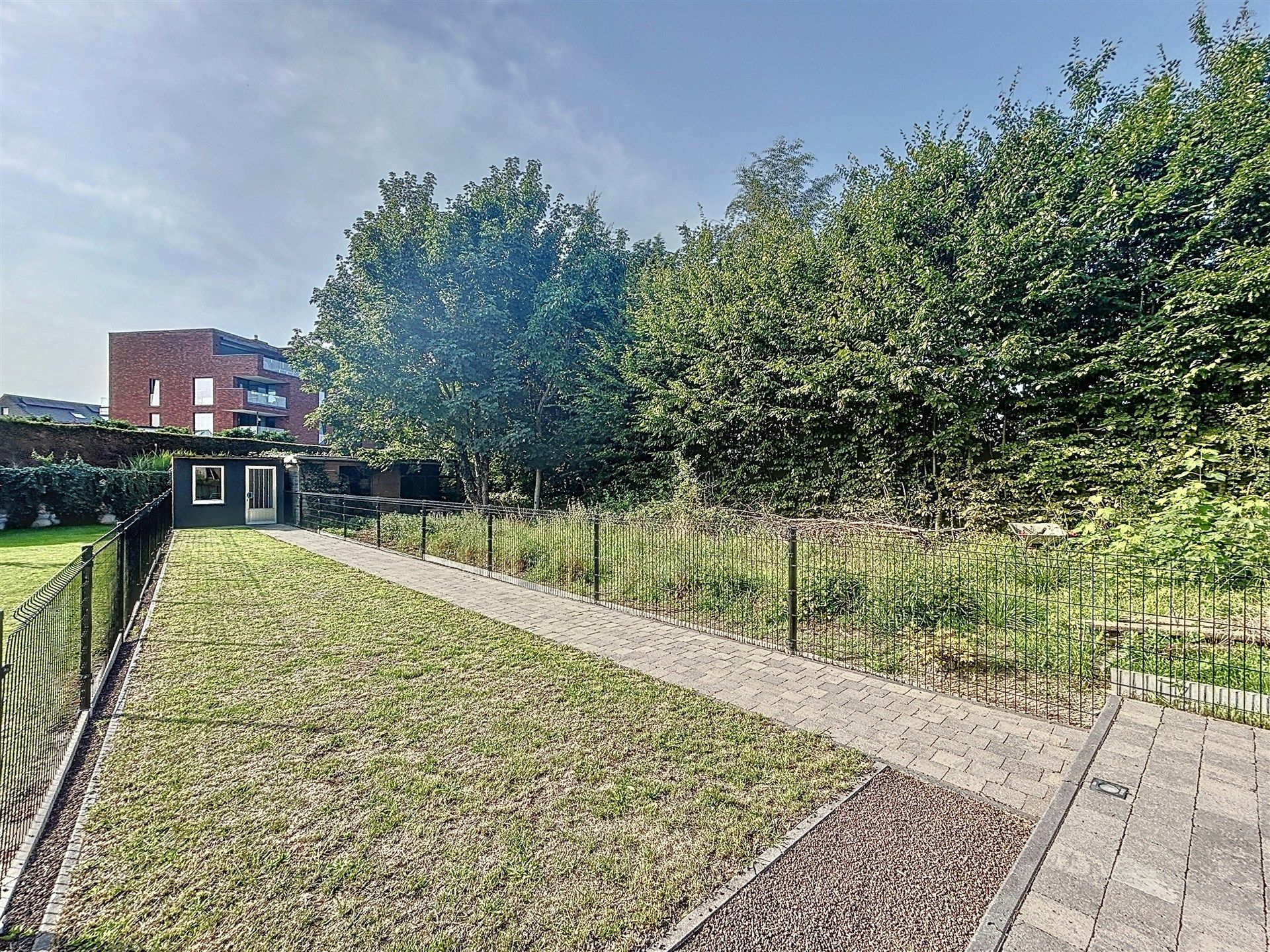 gerenoveerde gezinswoning met 3 slaapkamers en inpandige garage op perceel van 303m² foto 6