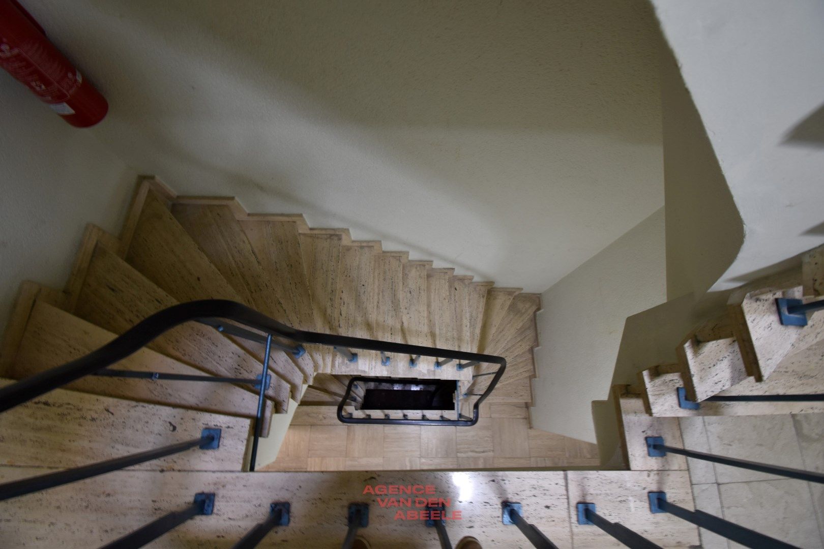Opbrengsteigendom met 6 appartementen en commerciële handelsruimte foto 24
