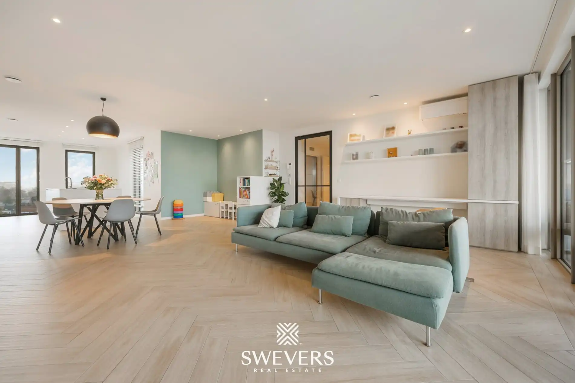 Uniek penthouse (168m²) met 3 slpk en een fantastisch uitzicht in centrum Hasselt foto {{pictureIndex}}