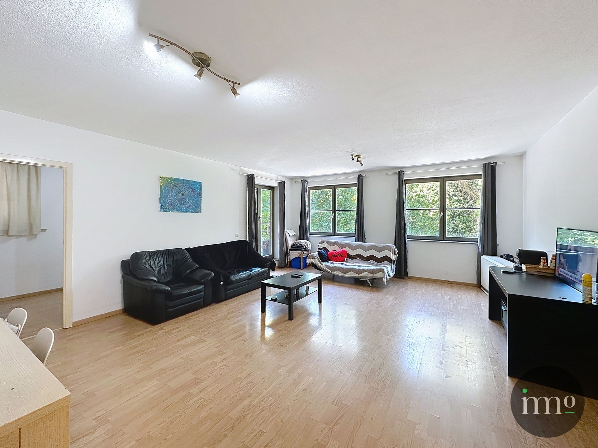 Ruim appartement met terras en 4 slaapkamers in Ukkel! foto 2