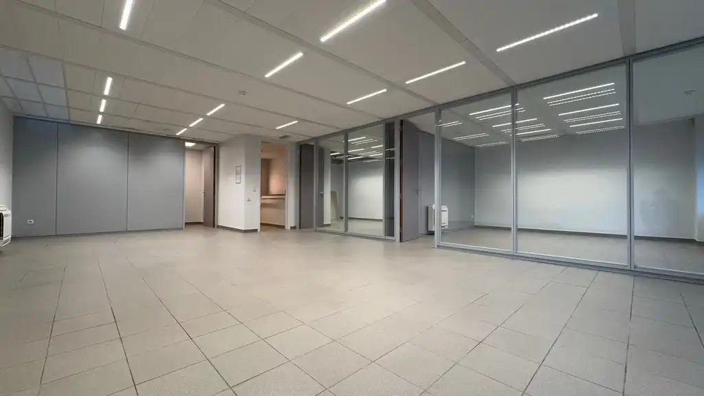 Kantoor met klein magazijn te huur aan The Loop in Gent foto 6