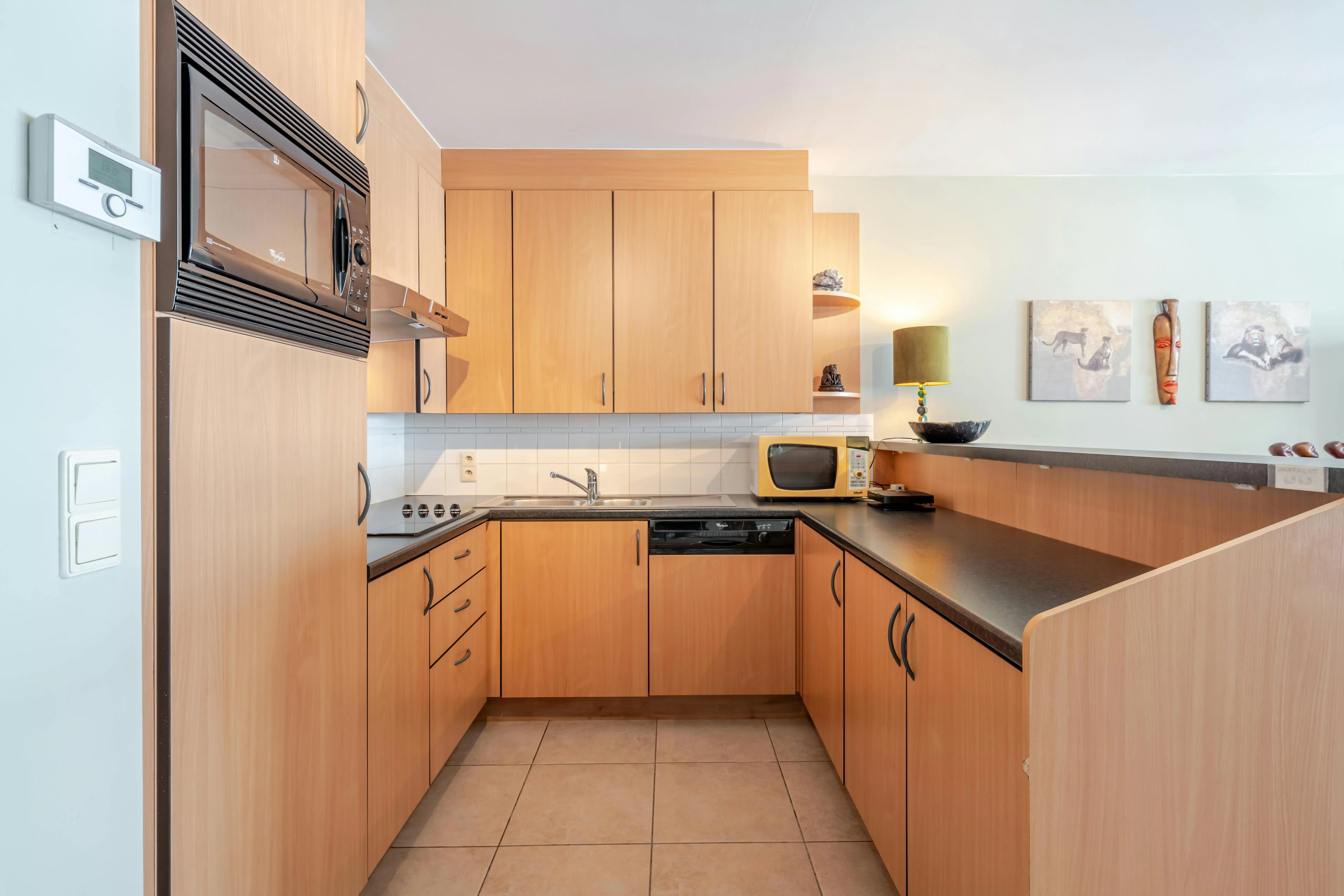 Ruim 2-slaapkamer appartement met zonnig terras te Oostende foto 8