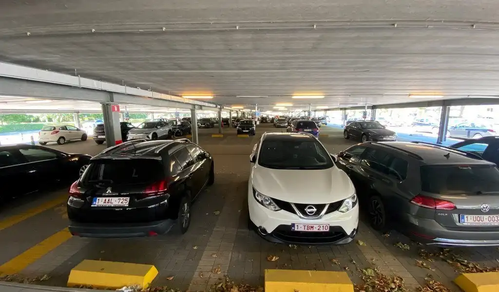 Gerenoveerde kantoren te huur in Axxes Business Park in Merelbeke foto 26