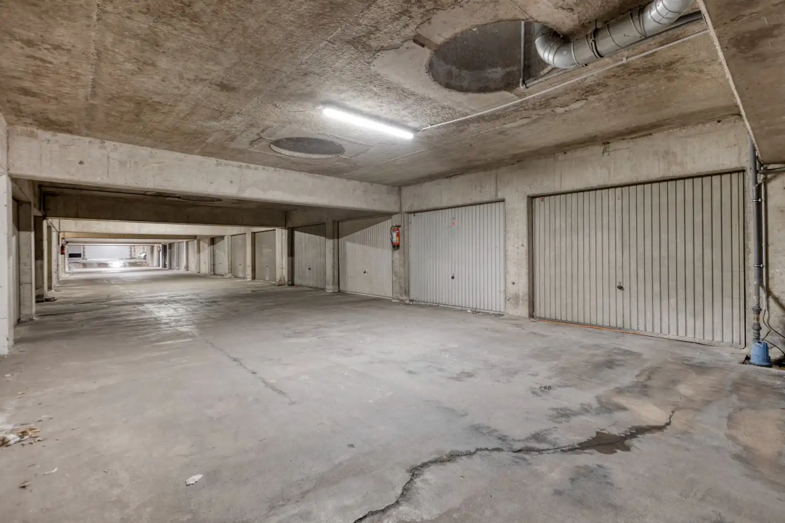 Ruim 3-slaapkamerappartement te koop in Genk foto 22