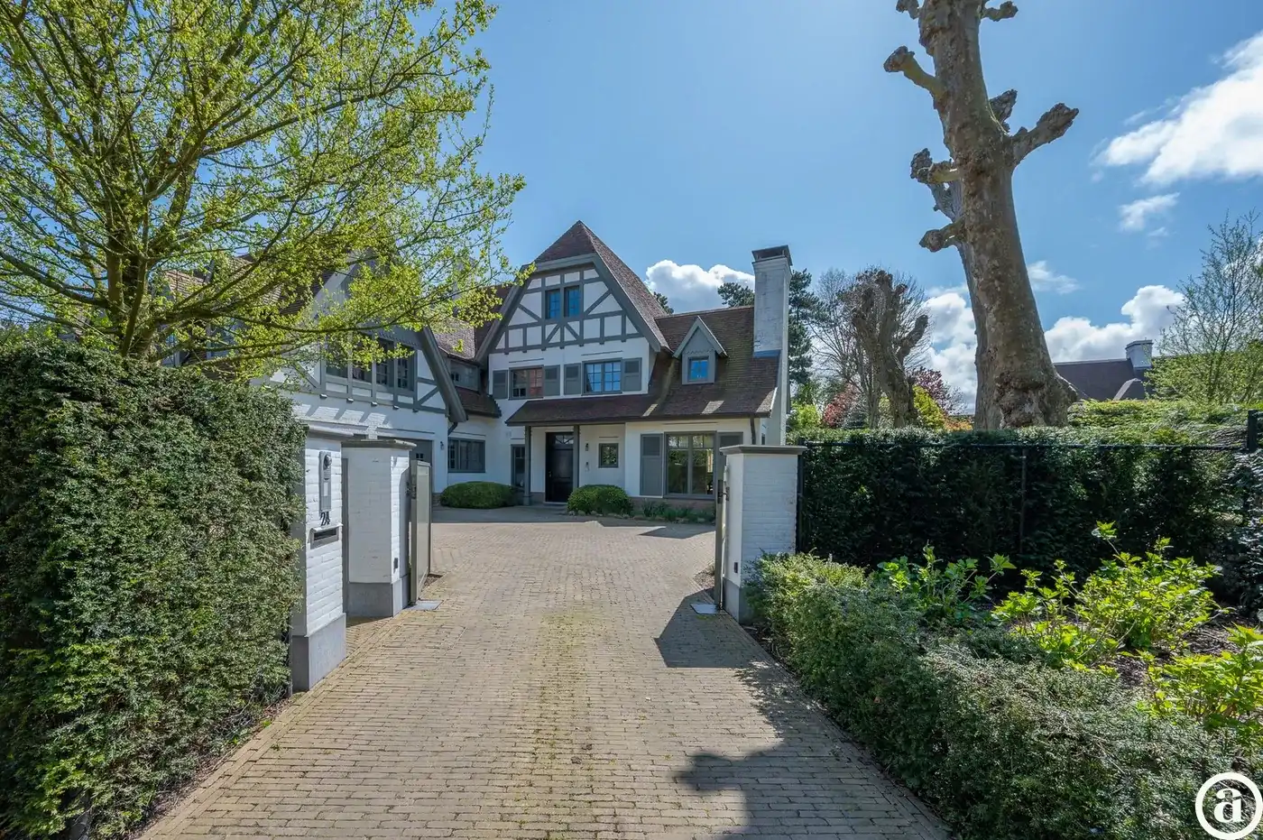 Prachtige villa met zwembad rustig gelegen in een paadje in hartje Zoute. foto 8