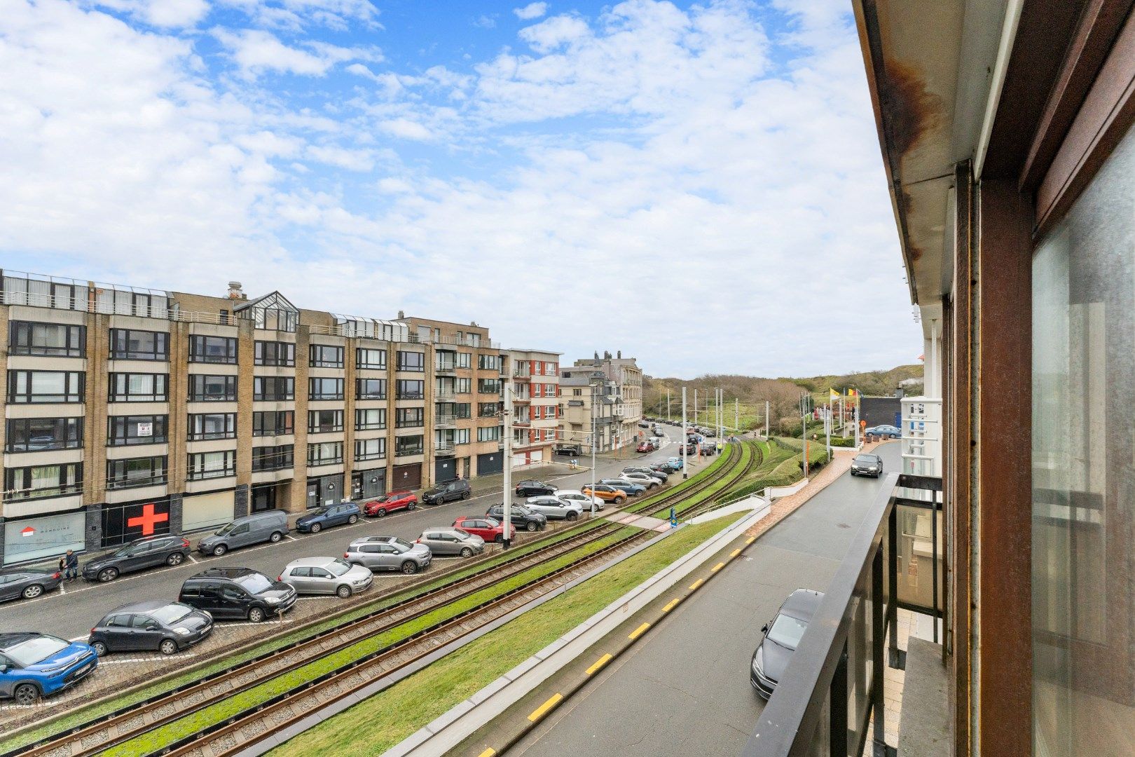 Woning op een sublieme ligging met garage aan de achterzijde van de zeedijk! foto 4