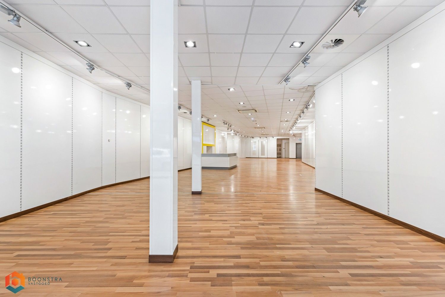 Ruim handelsgelijkvloers op een uitstekende locatie te Heist-op-den-Berg foto 2