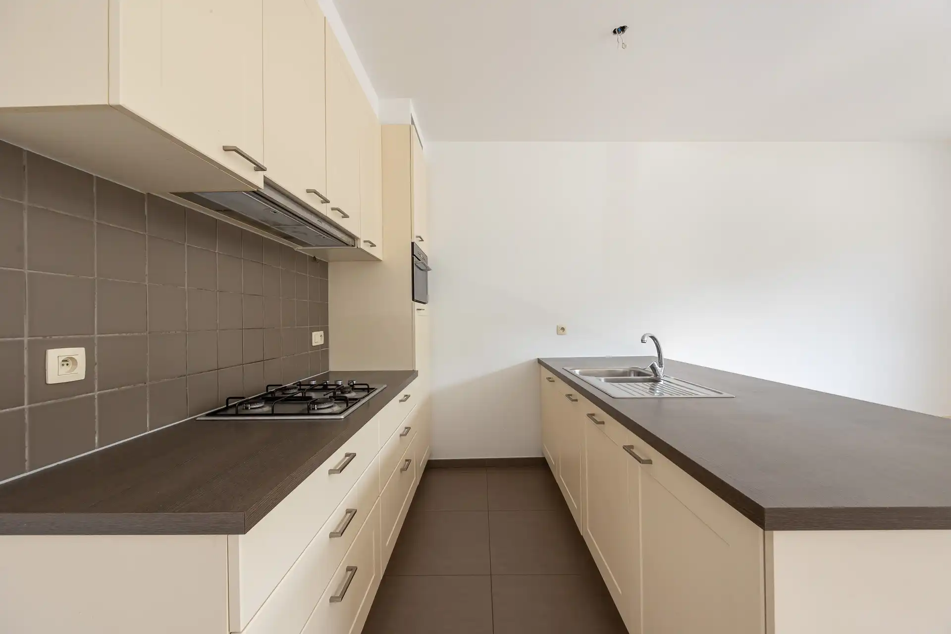 Kwalitatief gelijkvloers appartement (2012) met tuin foto 5