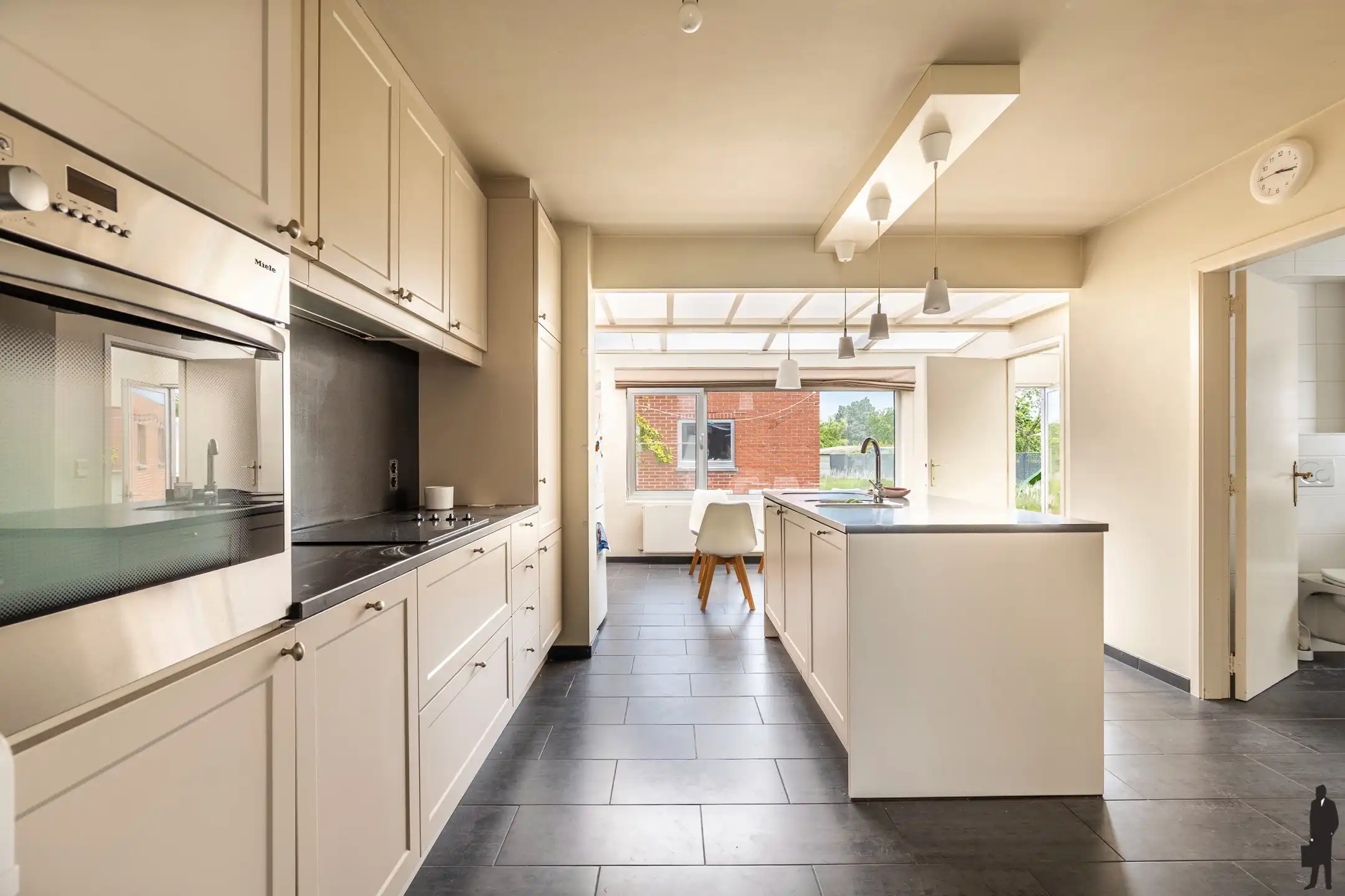 Woning met 4 slpk. op ca. 2.530m² grond met weids uitzicht! foto 6